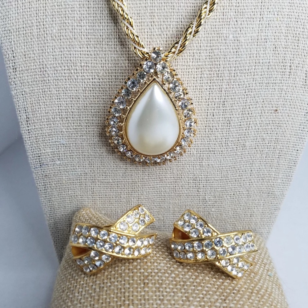 Vintage Necklace & Clip-On Earrings Set Gold Tone Pearl Teardrop Rhinestone
